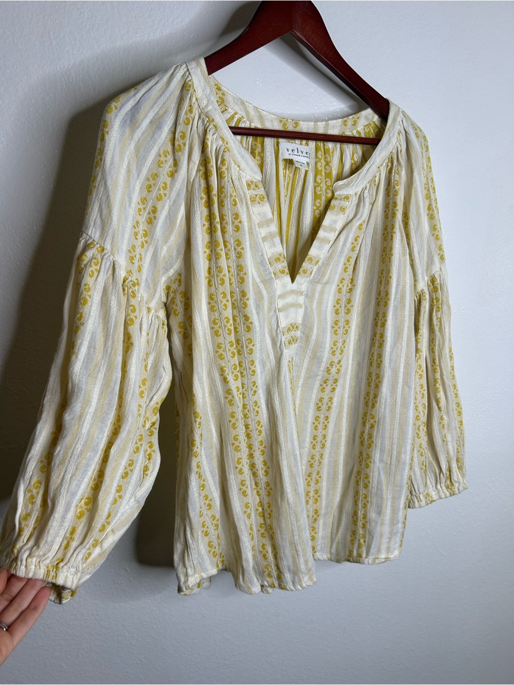 Velvet by Graham & Spencer 100% Cotton V - Neck Yellow Cream Balloon Sleeve Top